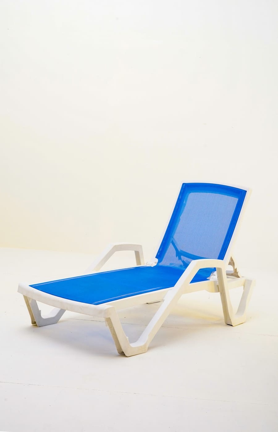 Sun Lounger Chair - Image 2