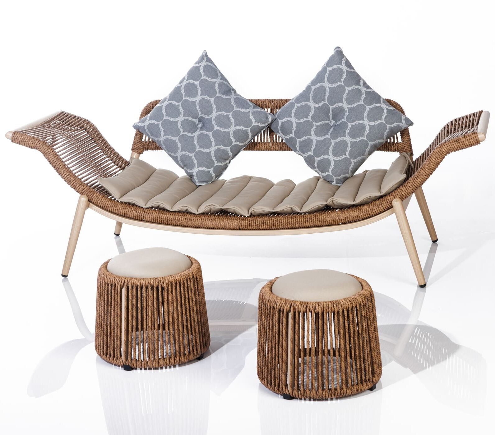 Lazy Wicker Lounger With Puffies - Image 2